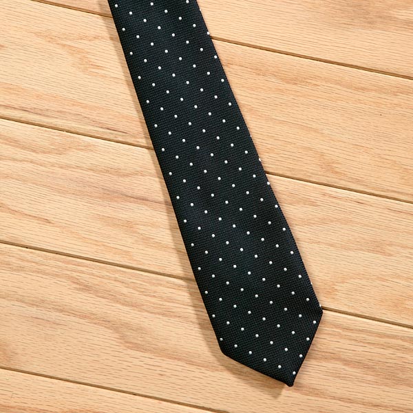 tie-pinhead